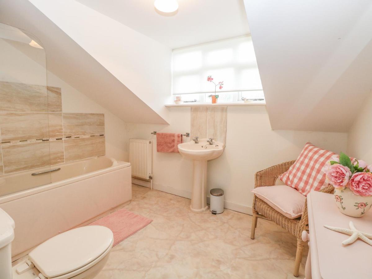 Sleepeezy Villa Kettlestone Екстериор снимка