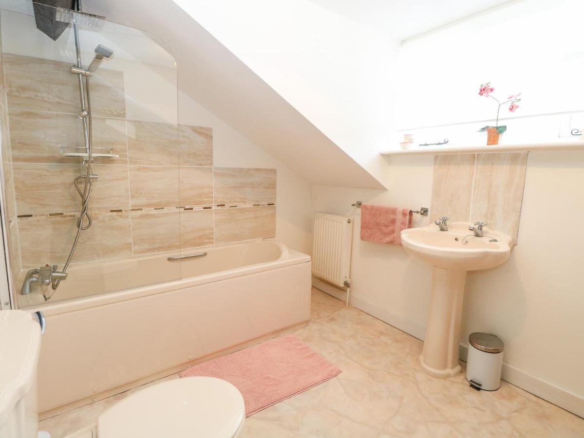 Sleepeezy Villa Kettlestone Екстериор снимка